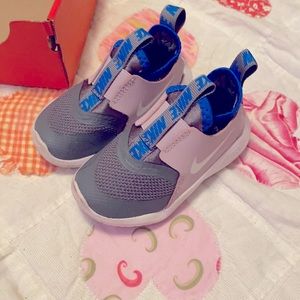 Size 6 toddler Nike flex runner
